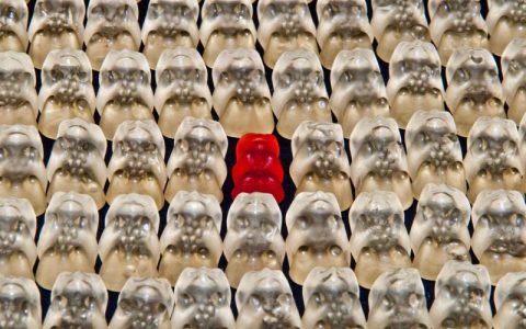 La grandeza del elemento diferente