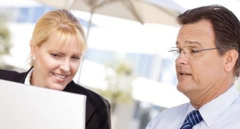 Dos personas, un mismo puesto