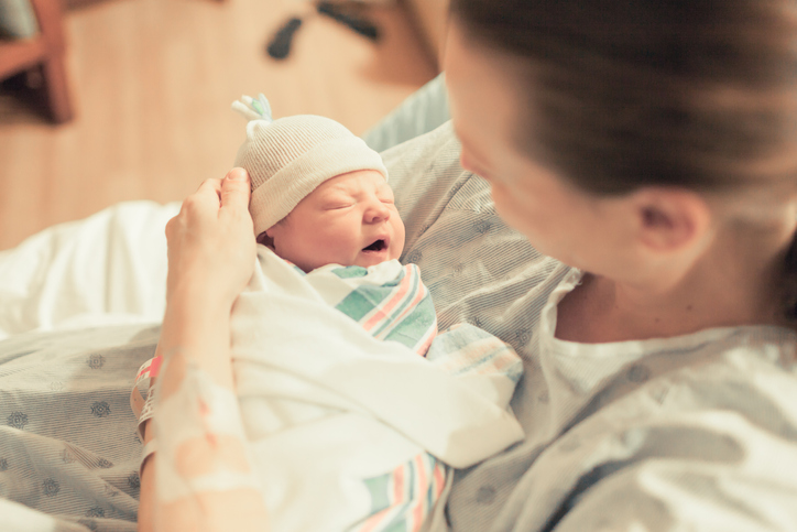 Contrato de sustitución por maternidad: cómo funciona