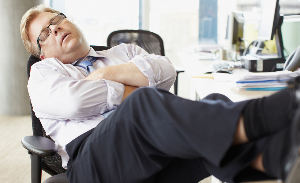 ¿Es bueno dormir la siesta en el trabajo?