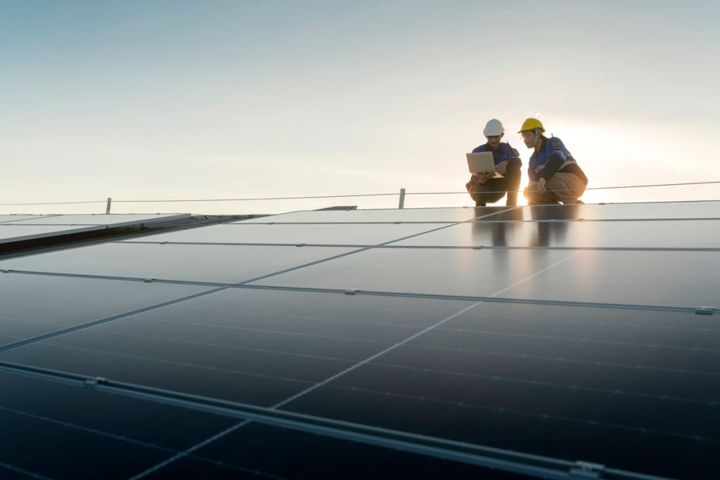 La energía fotovoltaica es una de las áreas donde se busca trabajadores con talento en el sector de medio ambiente