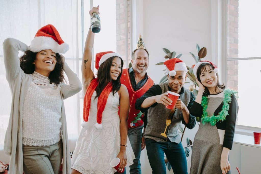 Celebración inclusiva de la Navidad en la oficina