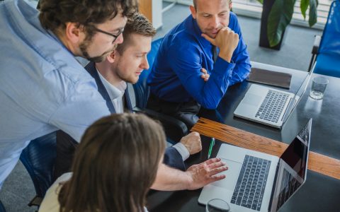 Cómo preparar a tus managers desde RRHH para liderar equipos híbridos con éxito