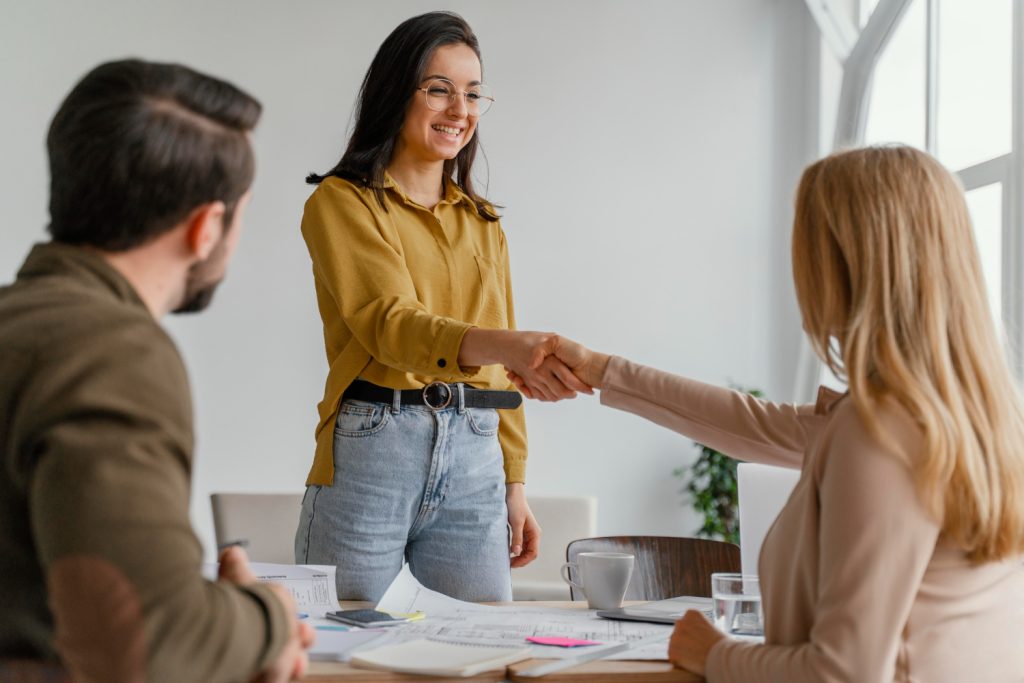 Una bienvenida cálida y estructurada es clave para un onboarding efectivo desde el primer día